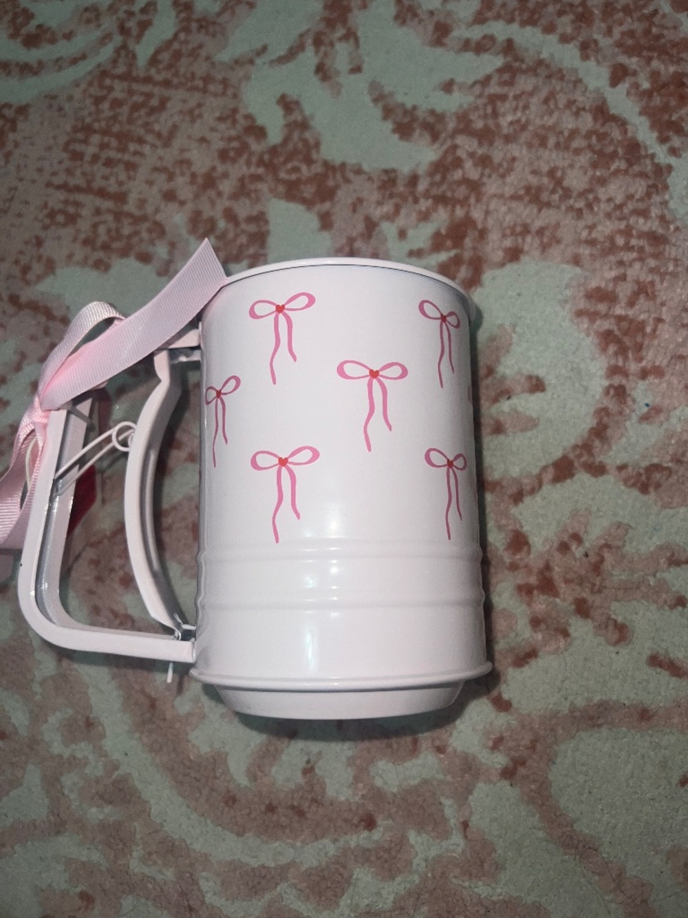 The BAKE SHOP by masterclass Flour Sifter.  BOW design